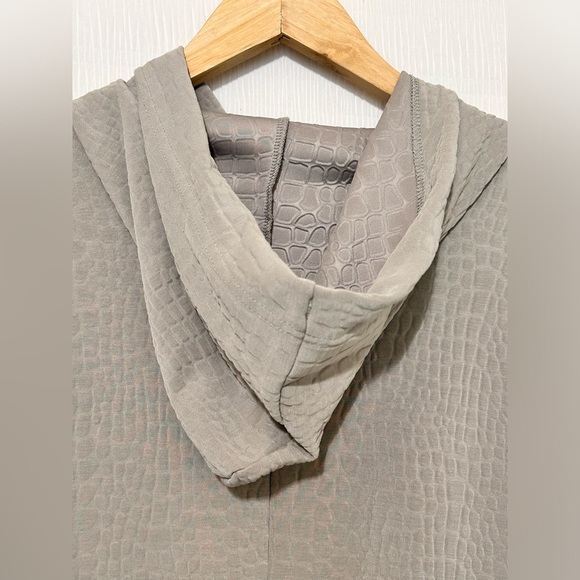 Cable & Gauge Gray Textured Hooded Dress - Picture 4 of 7